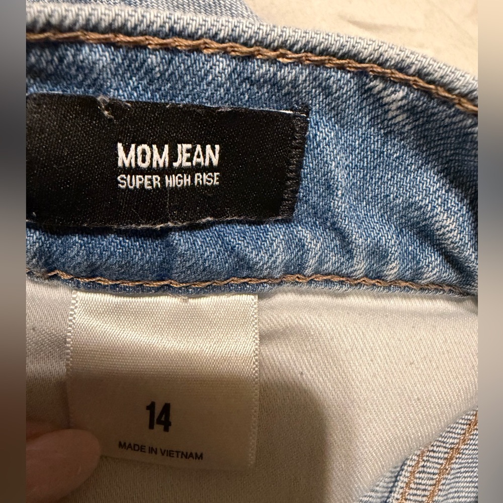Express High Rise Mom Jeans - Picture 4 of 11